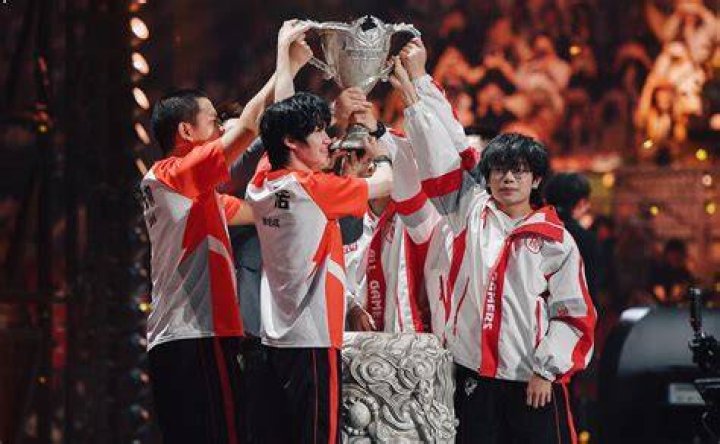 JadeLove：中国eスポーツ界の若きスーパースター、その軌跡と影響力
